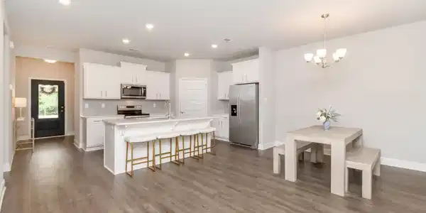 Image 4: Dining Room and Kitchen