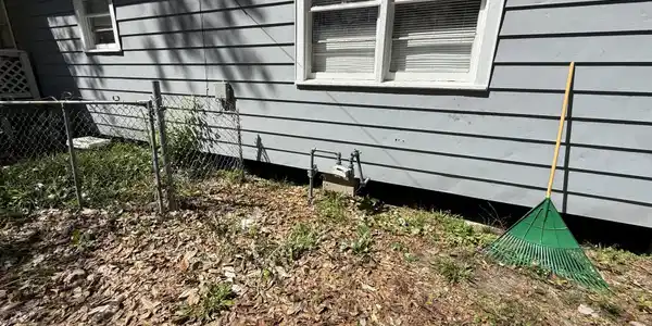 Image 3: side of house 2