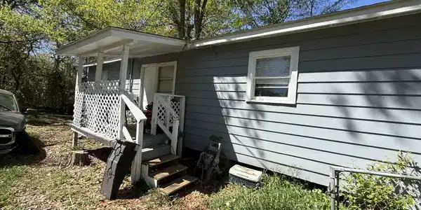 Image 4: Side of house 3