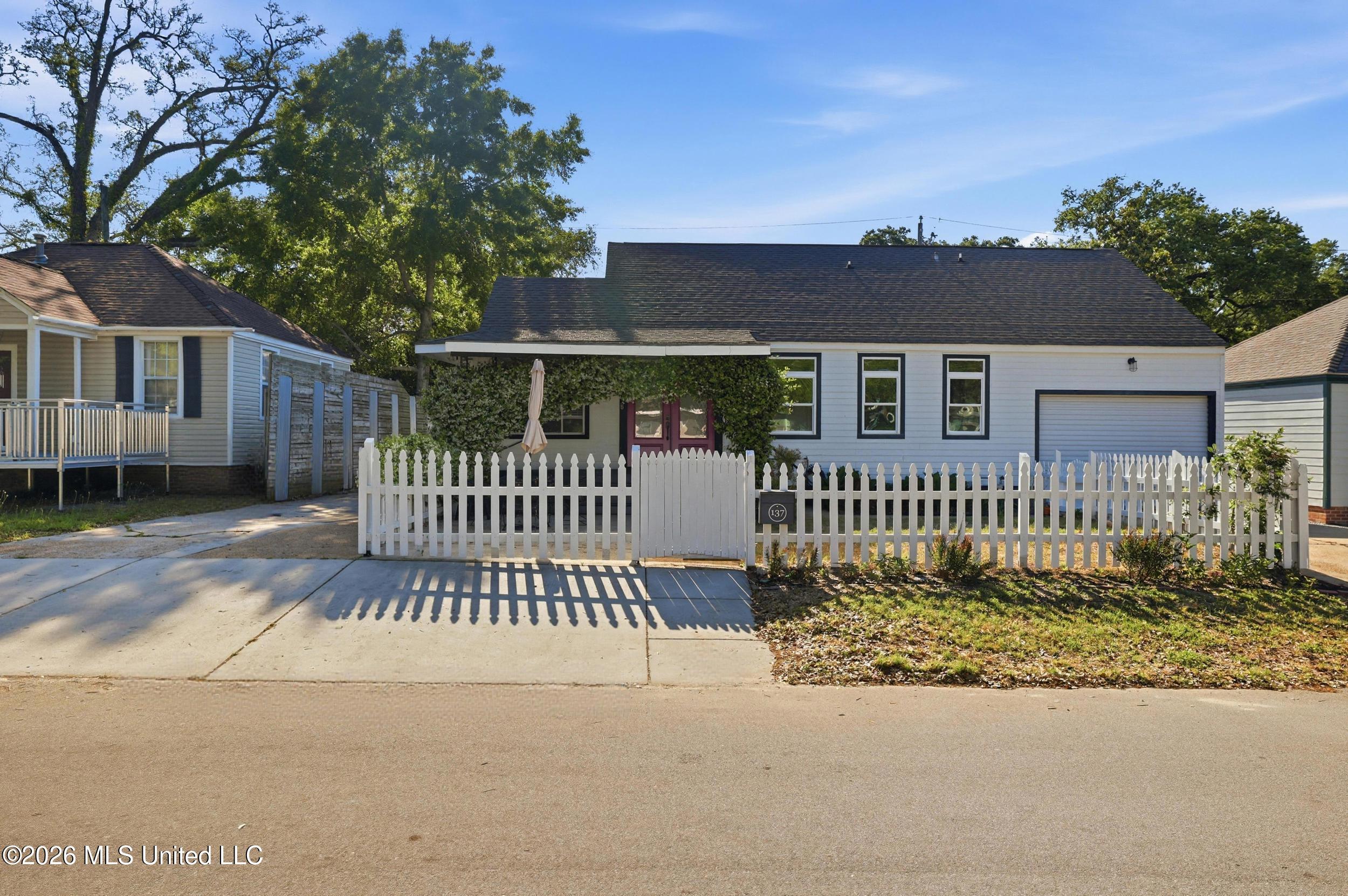 Image 1: EXTERIOR FRONT
