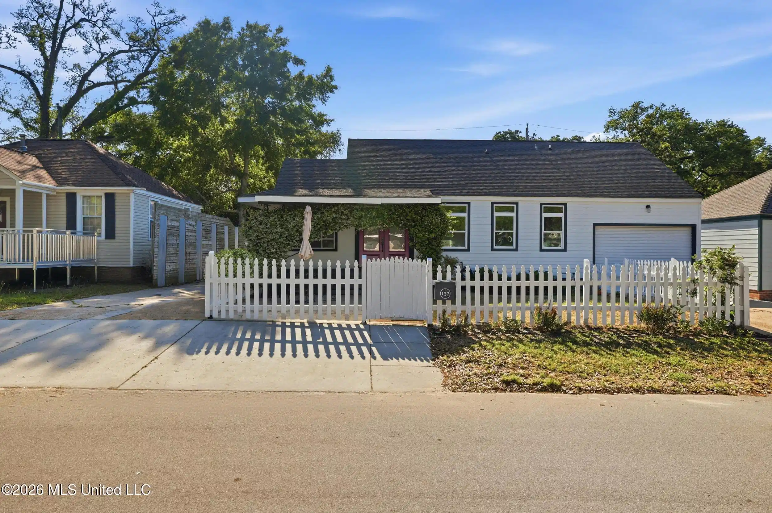 Image 1: EXTERIOR FRONT
