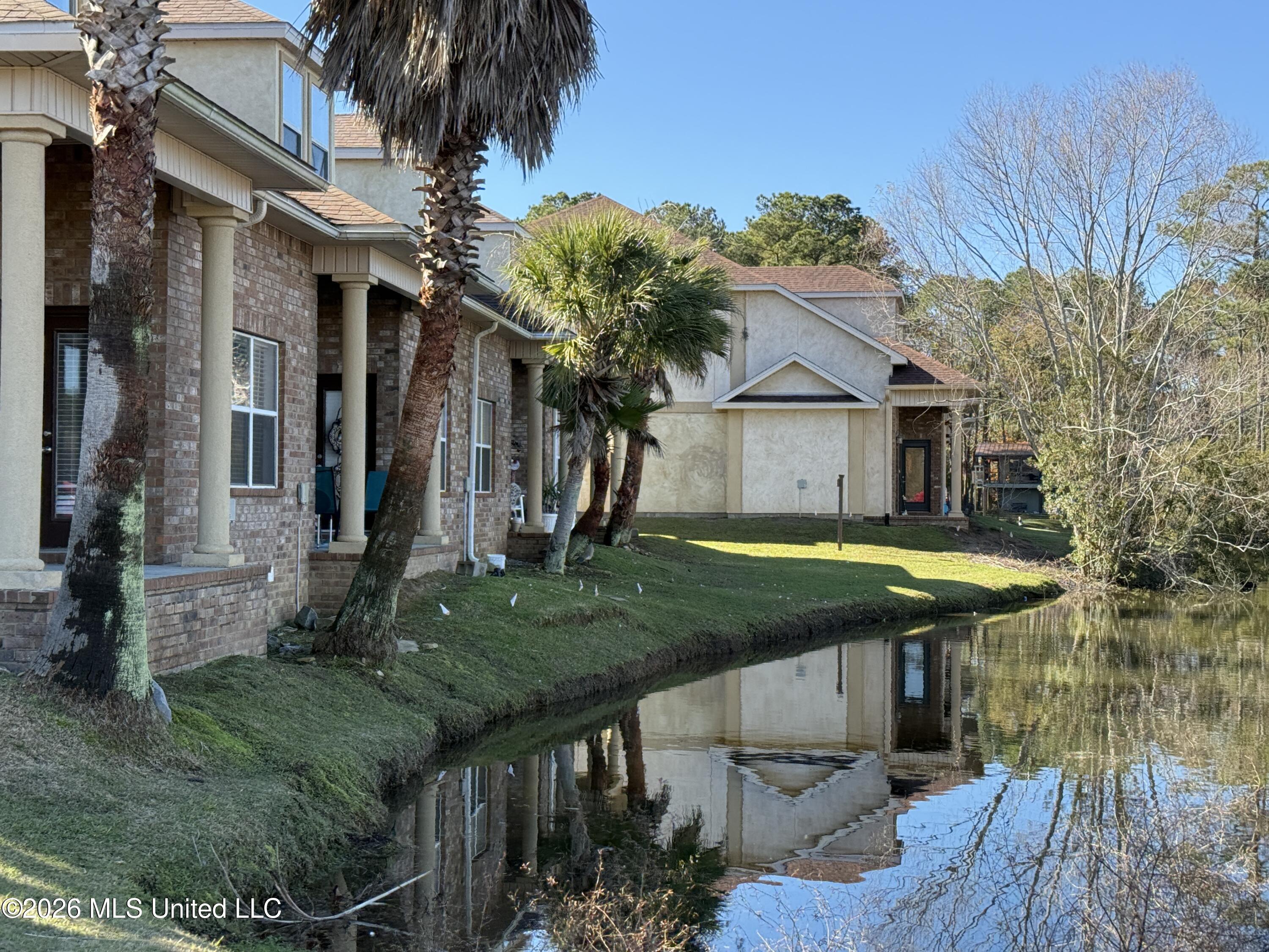 Image 4: Lakeview