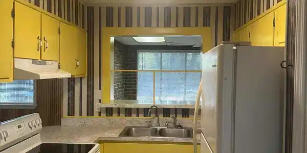 Image 4: 3
