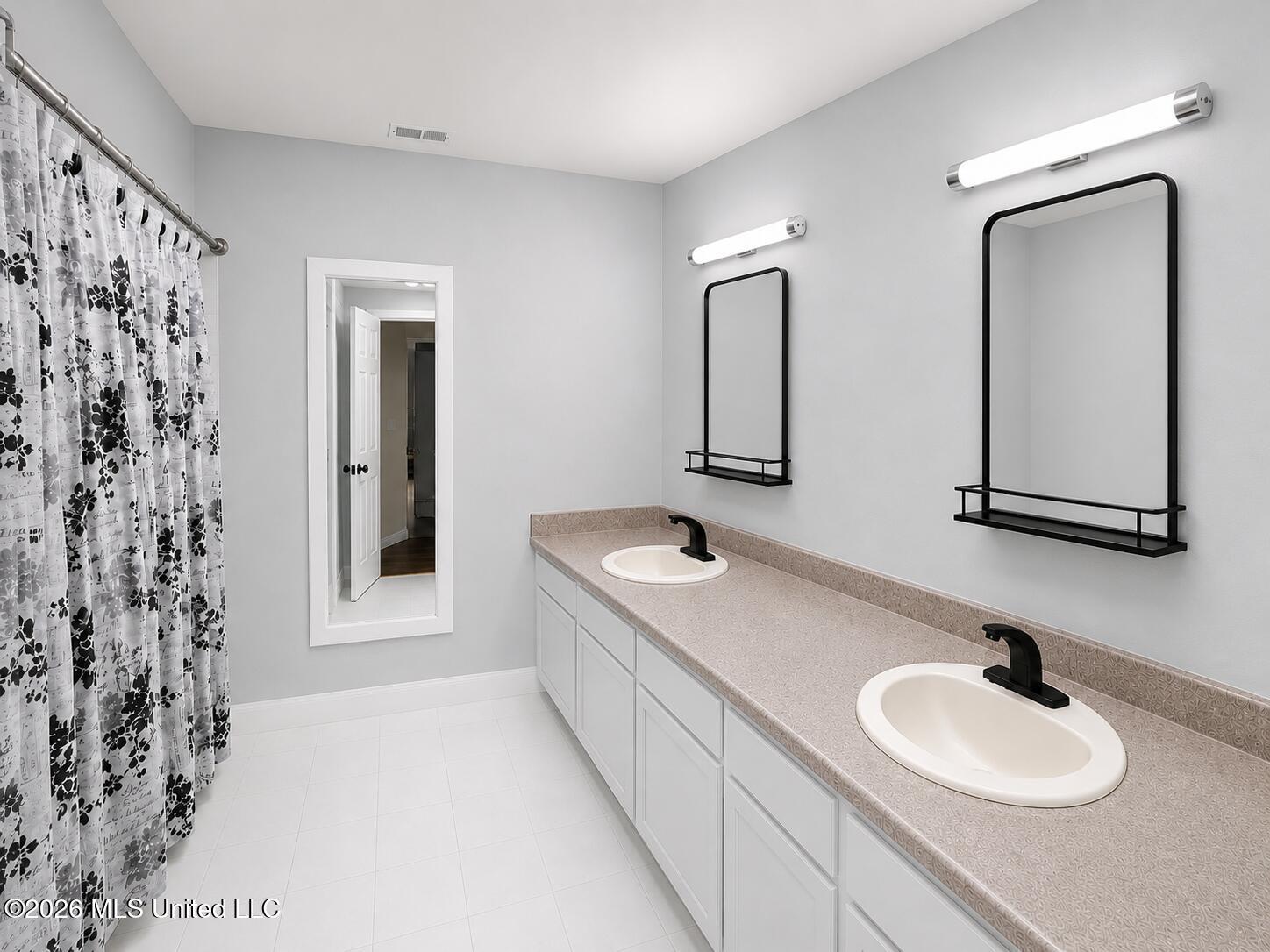 Image 4: Primary bath