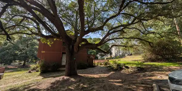 232 Lakeside Villla