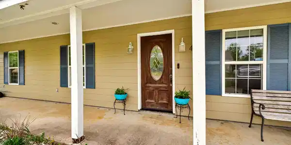 Image 3: 7_frontdoor
