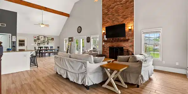 Image 4: 8_livingroom1