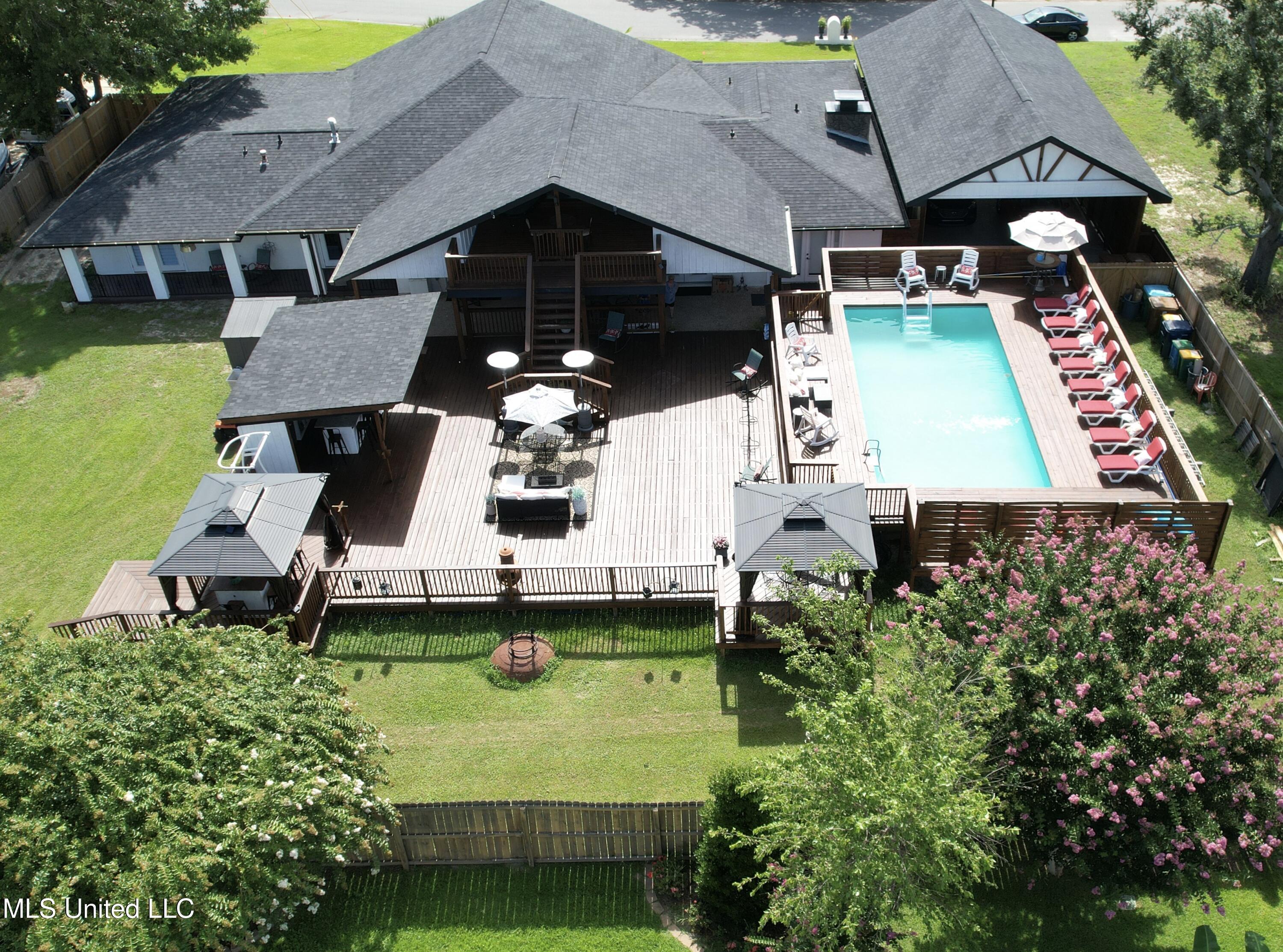 Image 3: Back Aerial Exterior