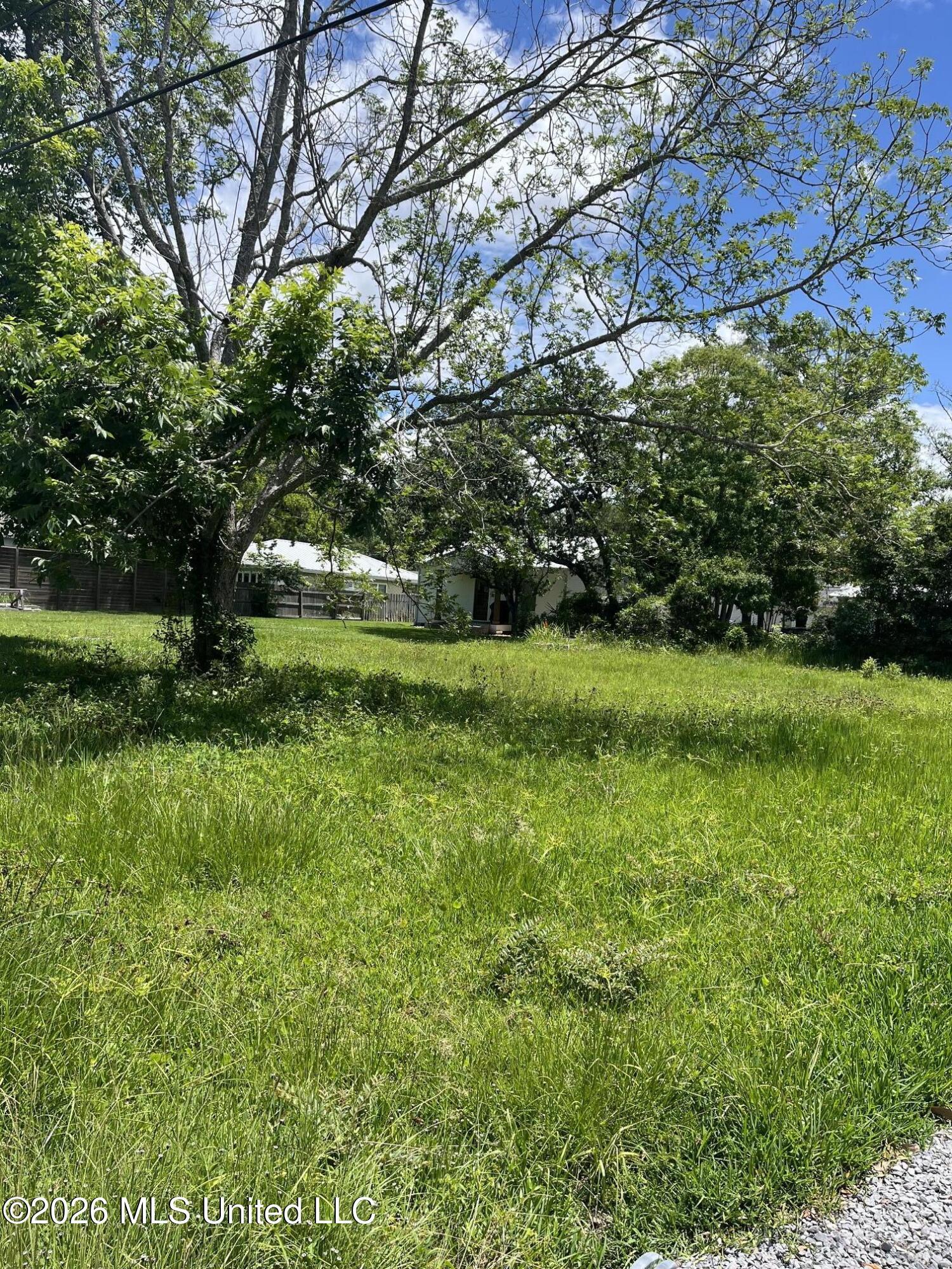 Image 2: 408 RUSSELL 2