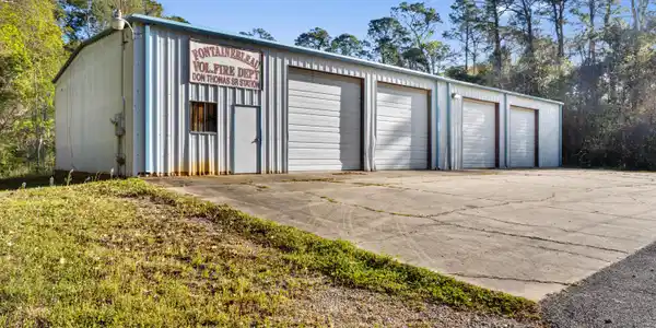 Image 3: front from north