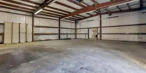 Image 4: inside1