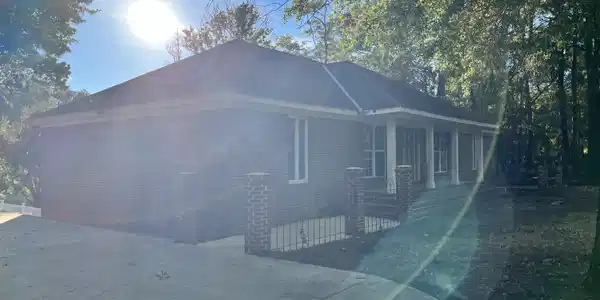 Image 2: 2) 69517-69d52bd3e5bca