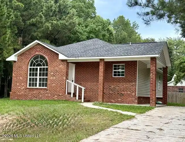 Image 1: 2516 Beachview Photo