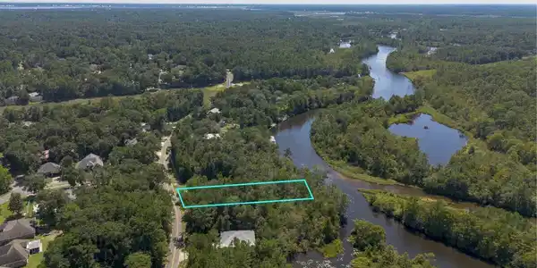 Bayou Circle
