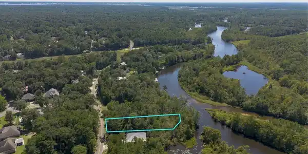 Bayou Circle
