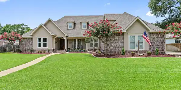 3008 Oakleigh Circle