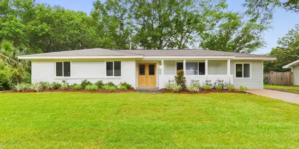 1207 Hammersmith Lane