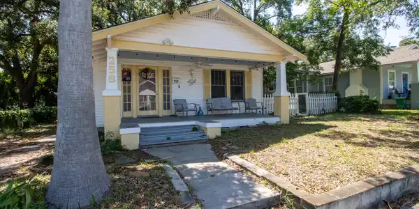 258 Querens Avenue