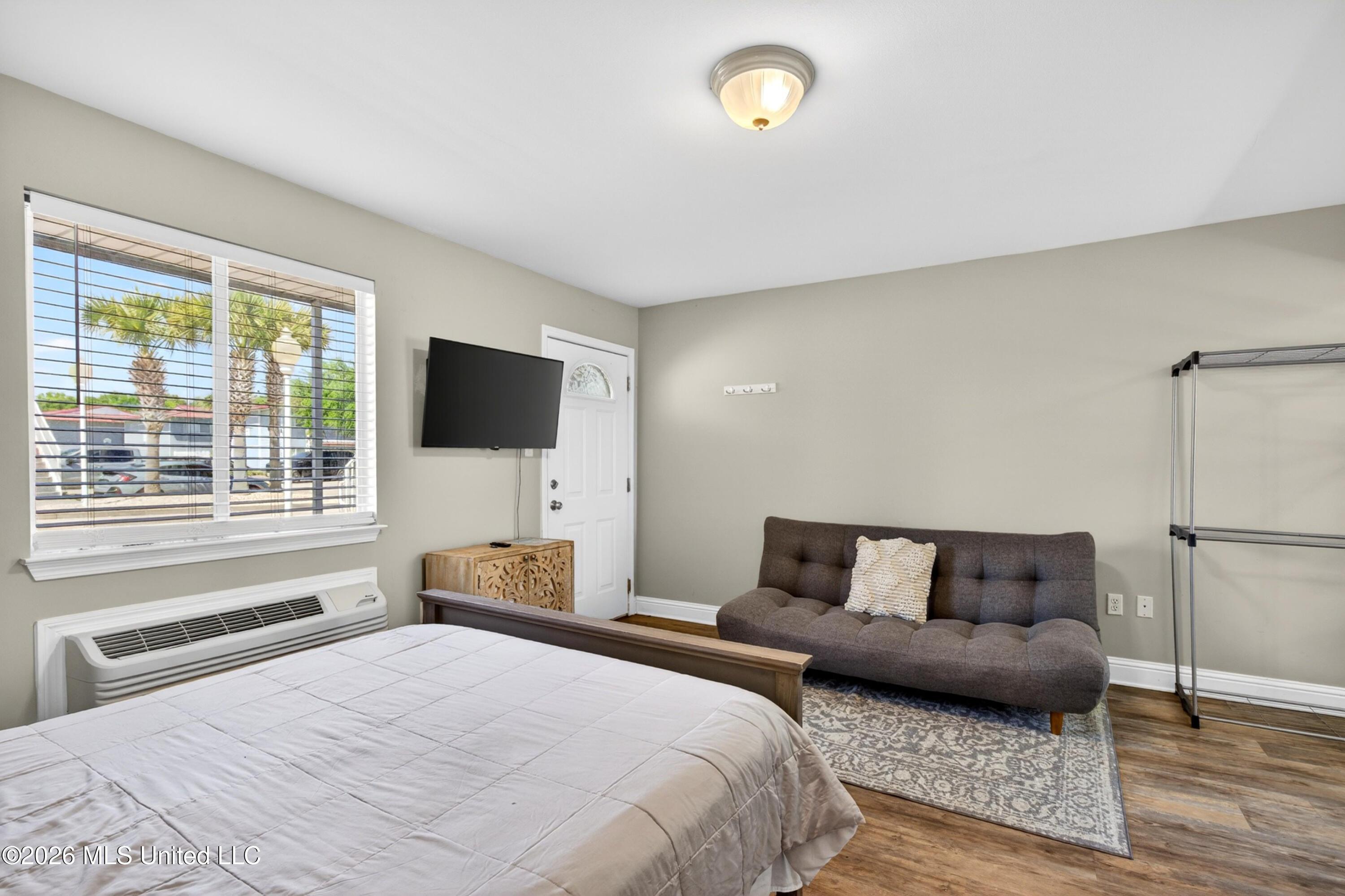 Image 4: 1664Beach#37-4