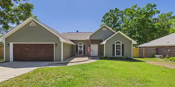 7001 Red Bud Lane