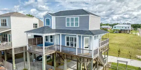 820 W Beach Boulevard