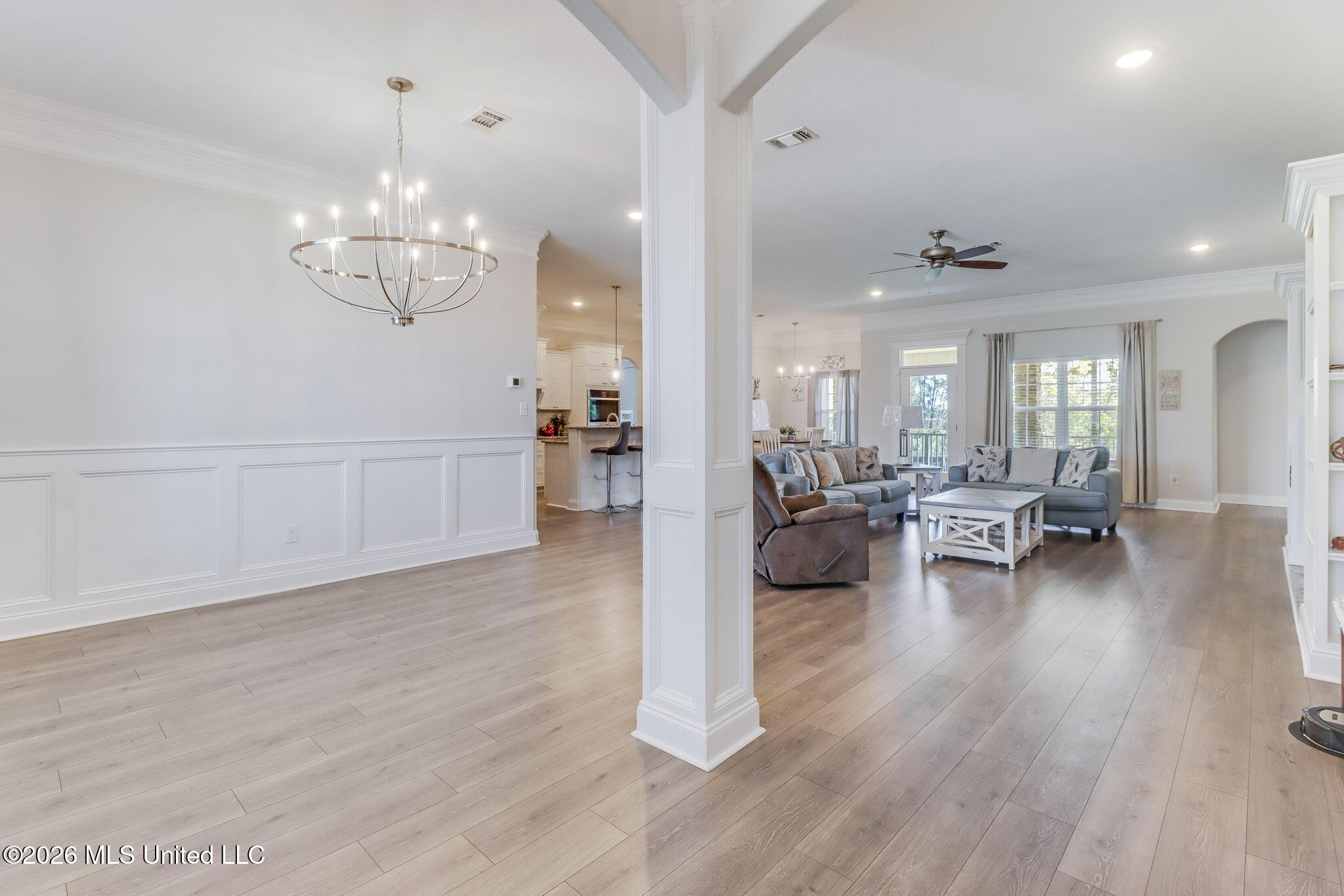 Image 4: Dining Area