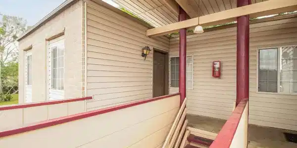 Image 3: Front house