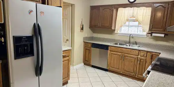 Image 3: Kitchen