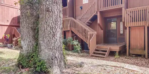 114 Lakeside Villa