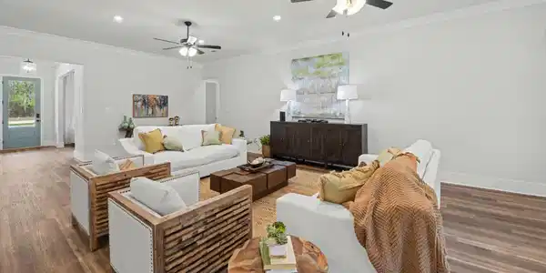 Image 4: MW - 06 - Living Room