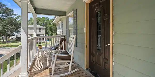 Image 4: 6_front porch