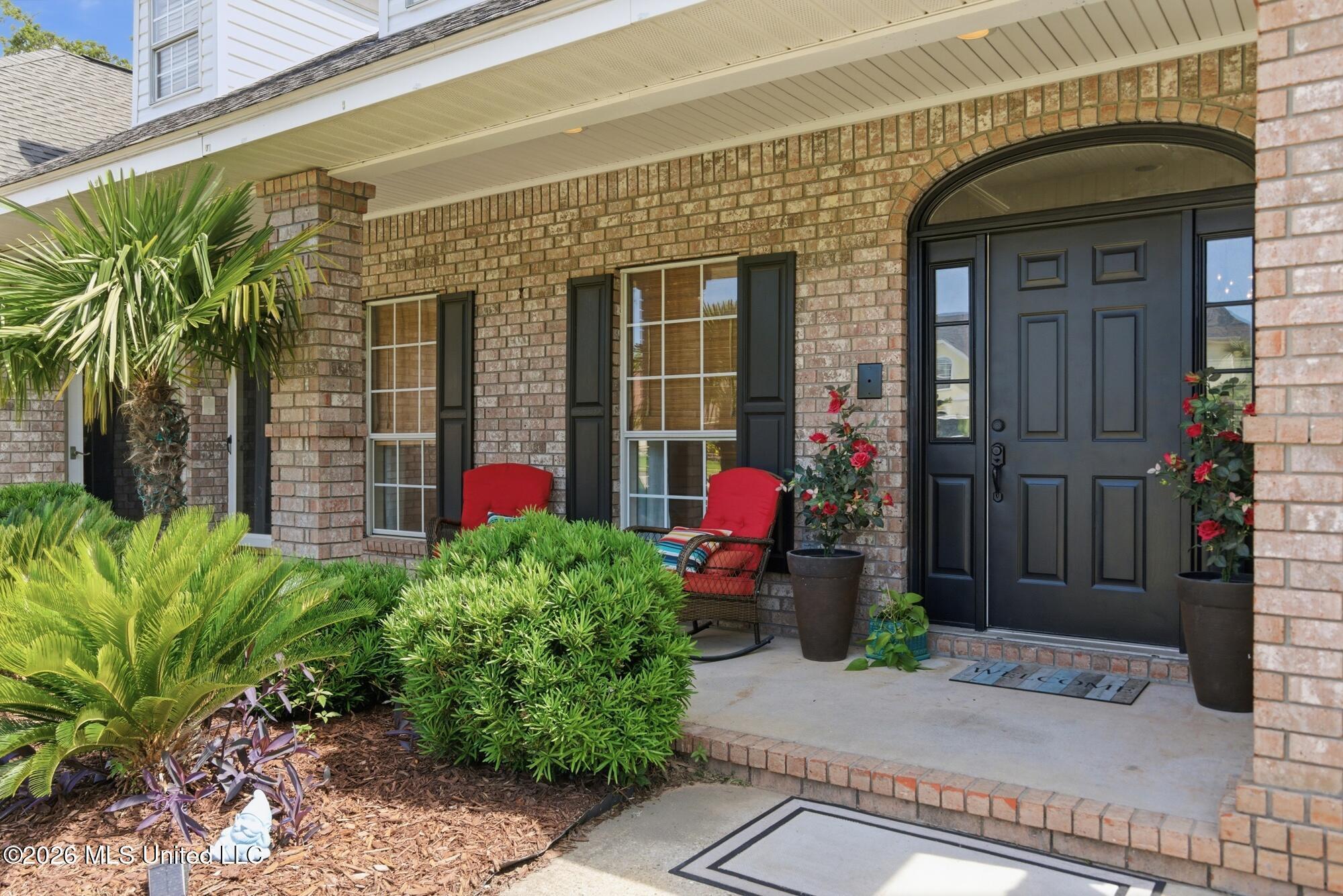 Image 3: Front Entrance