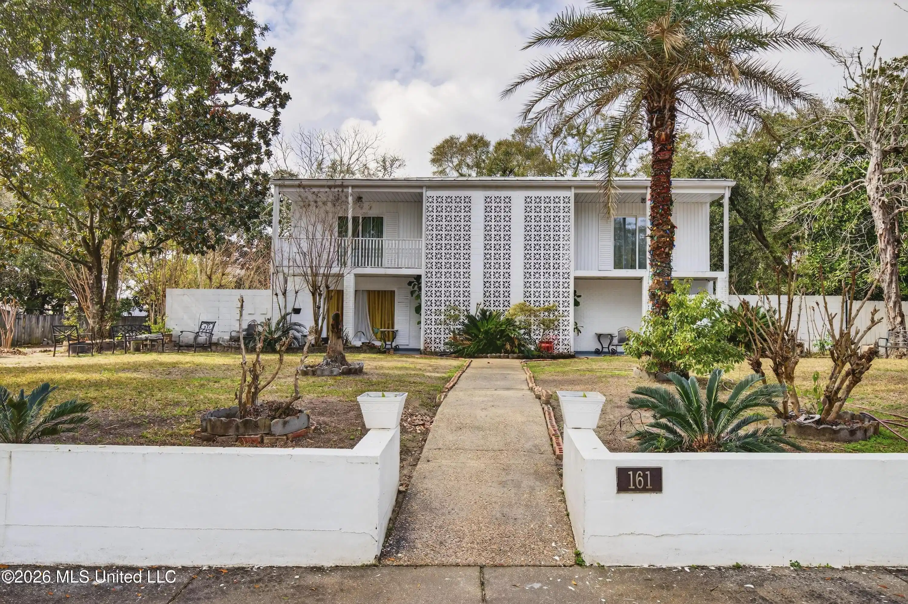 Image 1: Beautiful Corner Lot Near the Beach