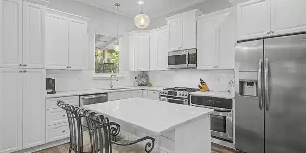 Image 4: 1521 Roberts Kitchen Island