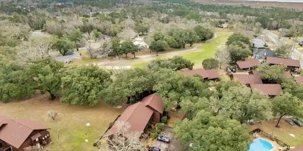 Image 3: 209MolokaiVillage-2