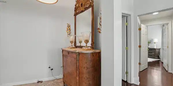 Image 3: Foyer