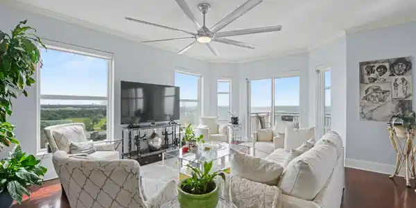 Image 4: Open Living Space
