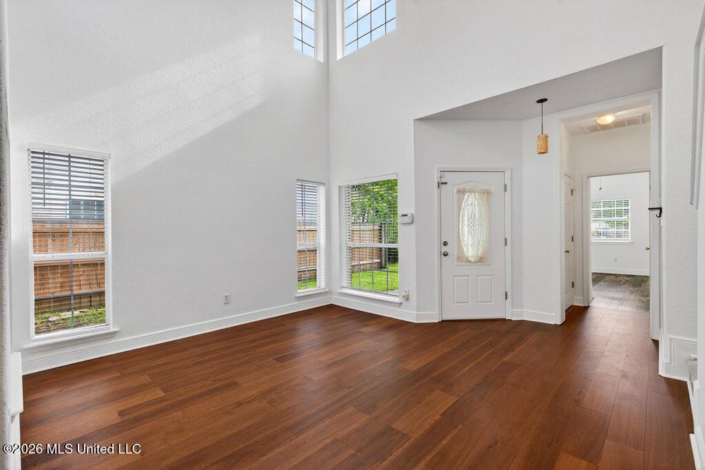 Image 2: 11118OakcrestDr.-5