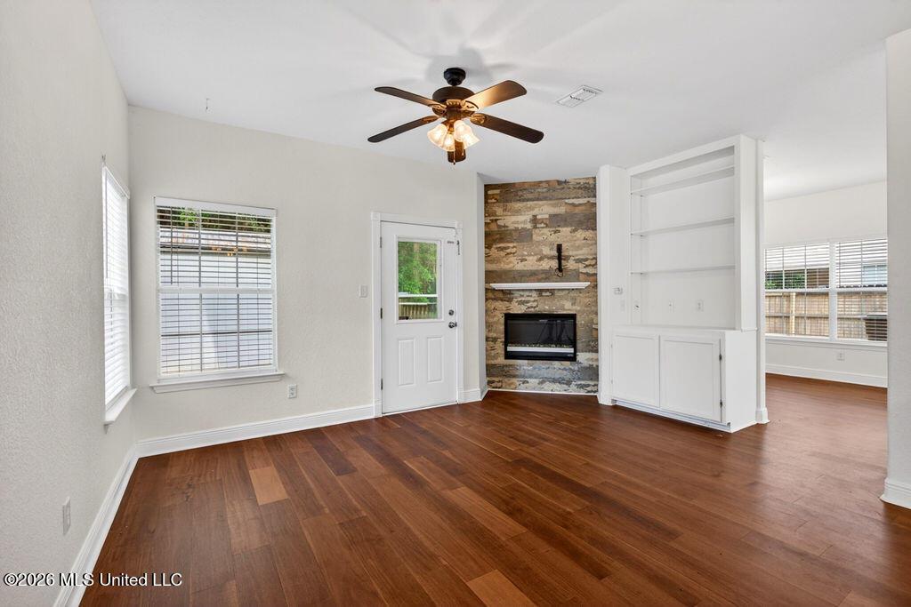 Image 3: 11118OakcrestDr.-12
