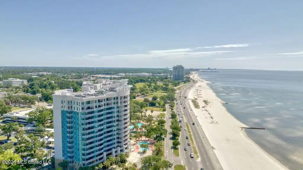 Image 1: LegacyCondos-32 (3)
