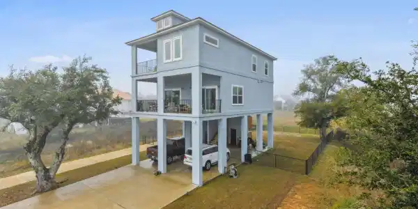 102 Beach Boulevard S