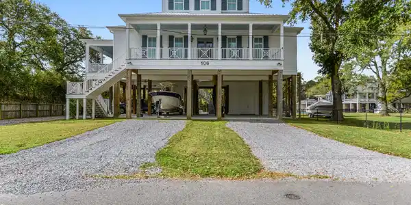 106 Leonhard Avenue
