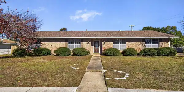 2423 Middlecoff Drive