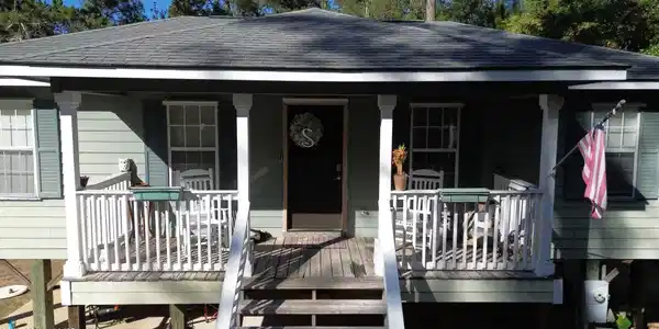 560 Pelican St.