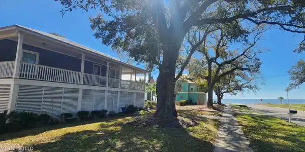 112 Edgewater Drive