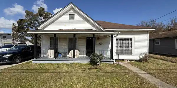 1107 Live Oak Avenue