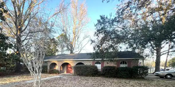 1210 Londonderry Lane
