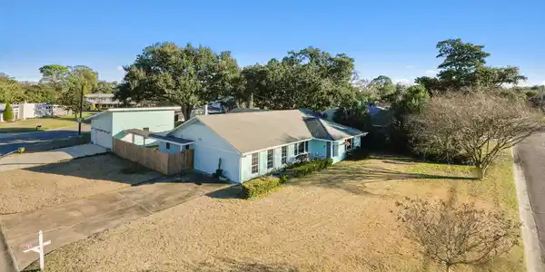 3 Oakwood Drive