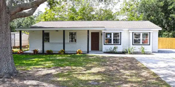 2821 Pleasant Street
