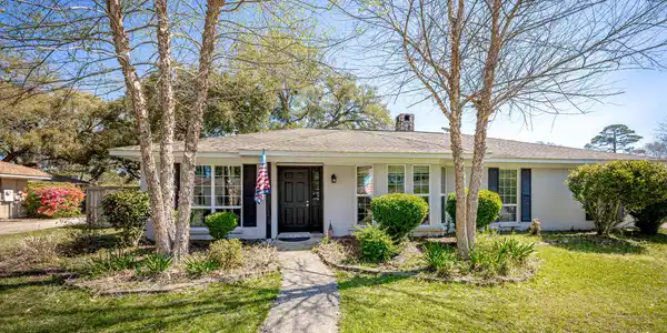 3410 Queen Elizabeth Drive